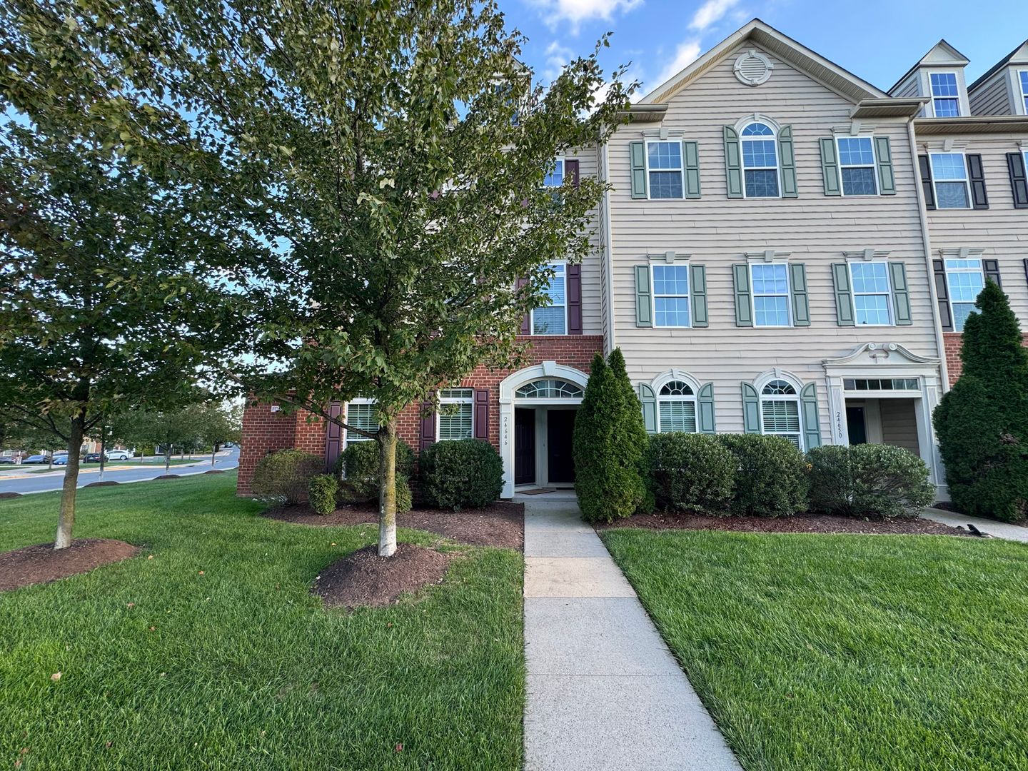 Sterling House: 24648 Hutchinson Farm Dr