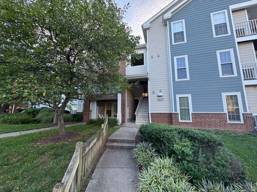 Charming 2 BR / BA Condo With Deck in Westmaren Community – photo 1