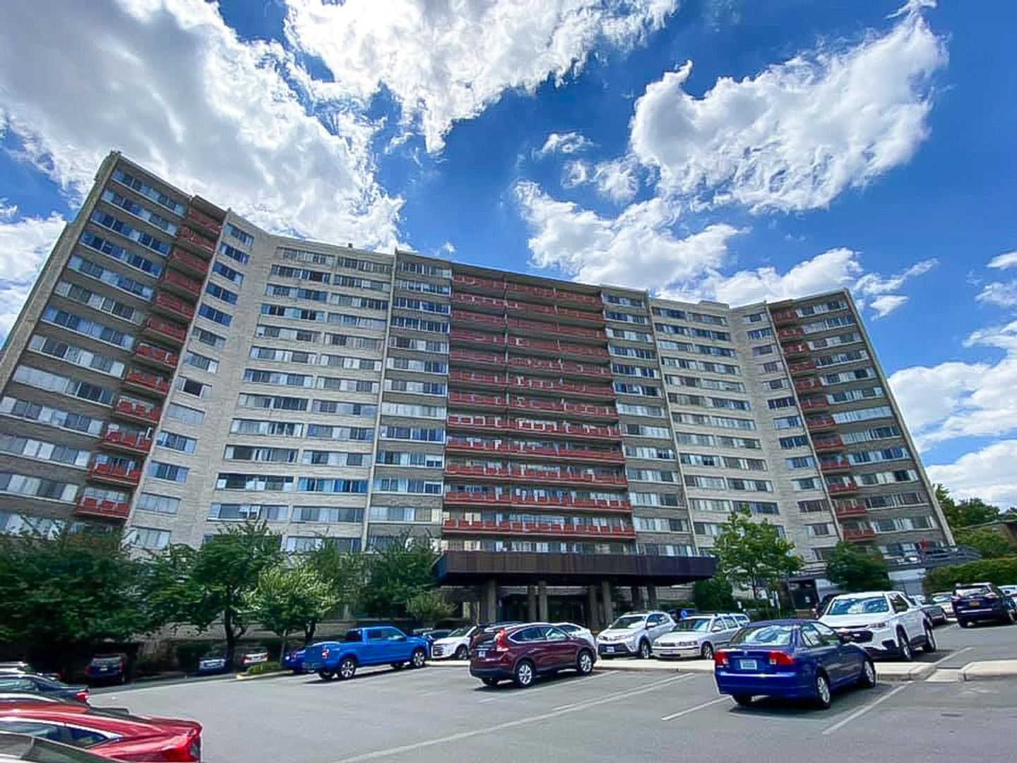 Alexandria House: 5340 Holmes Run Pkwy Unit 1107