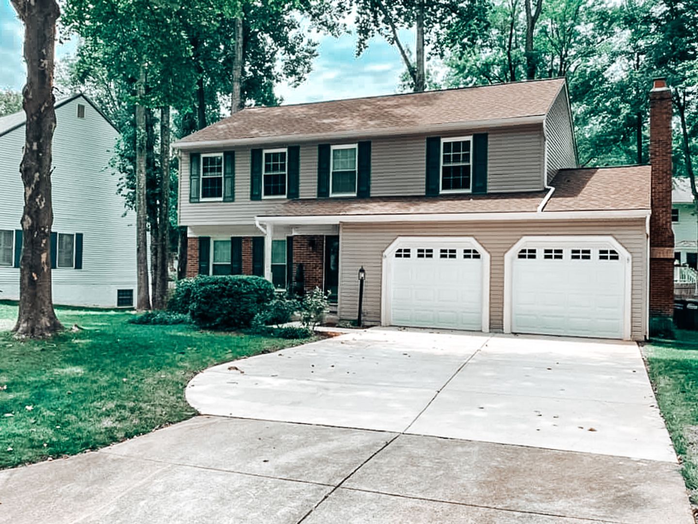 Dumfries House: 15202 Holleyside Dr