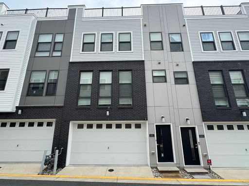 3 Bedroom, 3.5 Bath Modern Arlington Living with Rooftop Deck and Designer Finishes – photo 1