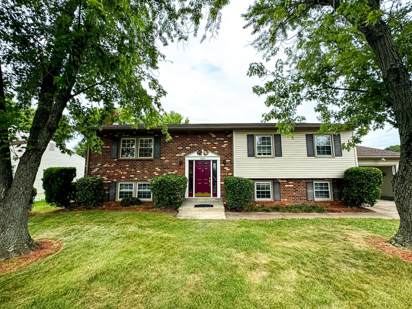 Spacious 5 Bed 3 Bath Home Walking Distance To Schools In Brookfield Community