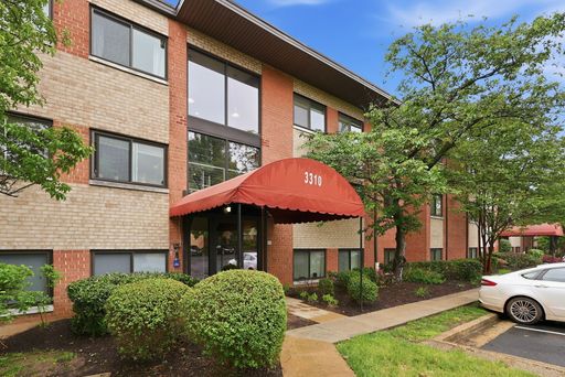 Beautiful 2BR / 1.5 BA Home in Bolling Brook Condominium with Fantastic Amenities – photo 1