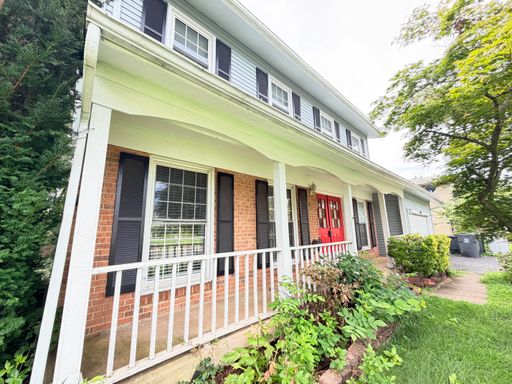 Spacious 4 Bed 2.5 Bath With Fully Finished Basement In Scenic Calvary Run – photo 1