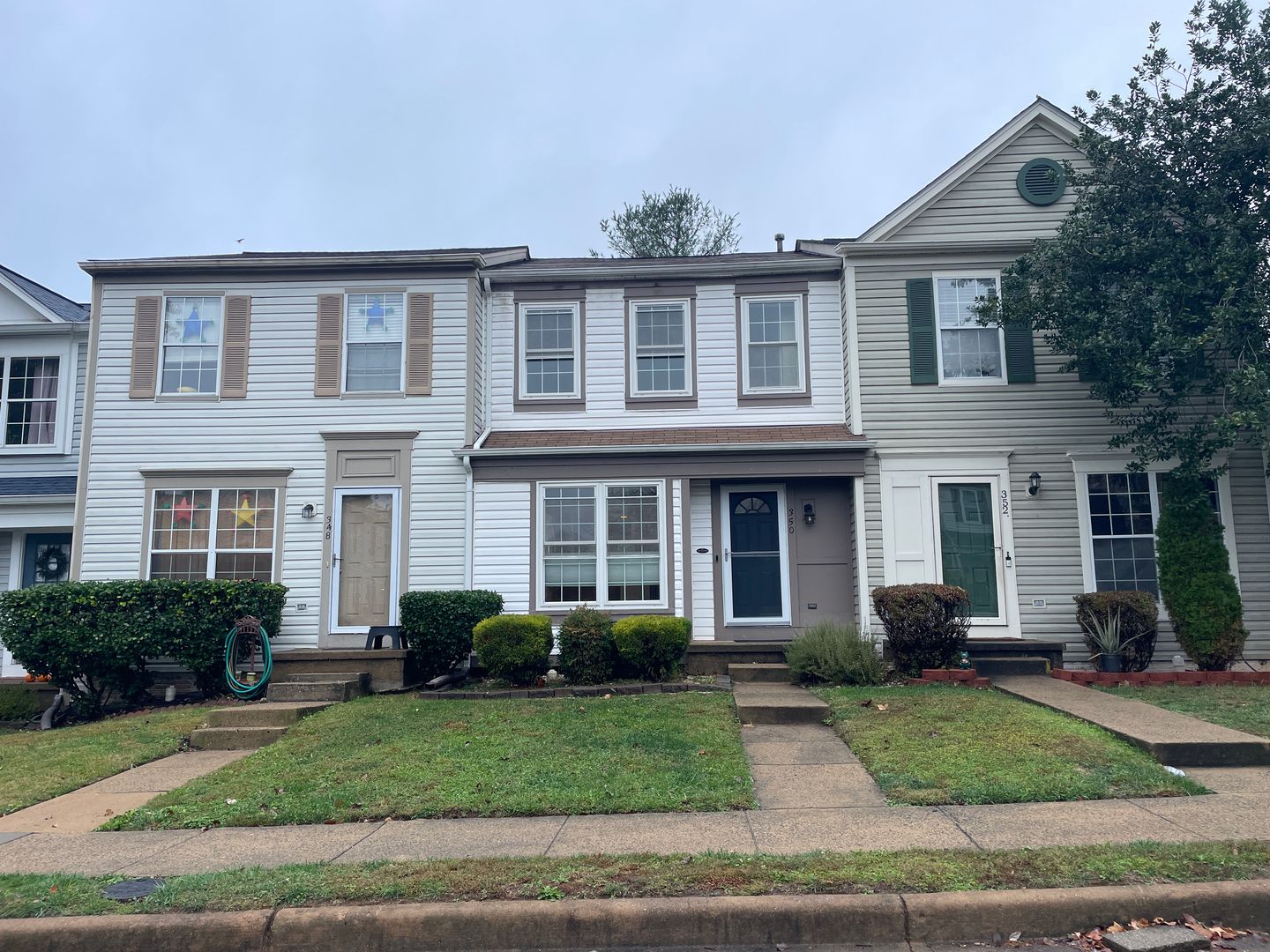 Light-filled and Spacious 3 Bed 2 Bath Townhome With A Fully Fenced Yard In Beautiful Exeter 