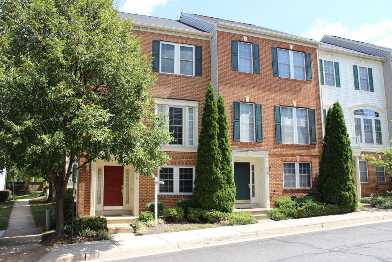 ALEXANDRIA House: 910 HARRISON CIR