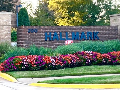 Sun-filled 2 Bed 2 Bath Condo With large Balcony In Desired Hallmark – photo 1