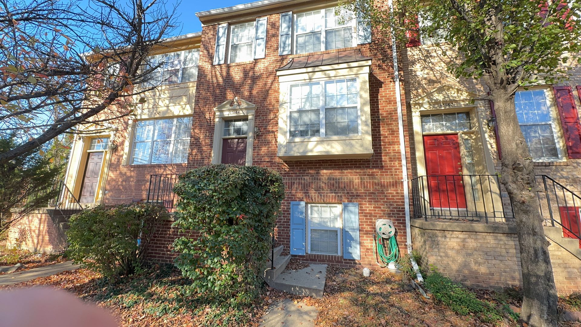 Beautiful 3 Bed 2.5 Bath Brick Townhome In Fair Lakes Land Bay 