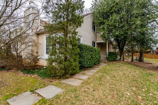Beautiful 3 Bedroom 3 Bathroom End Unit Townhome In Serene Fair Woods – photo 1