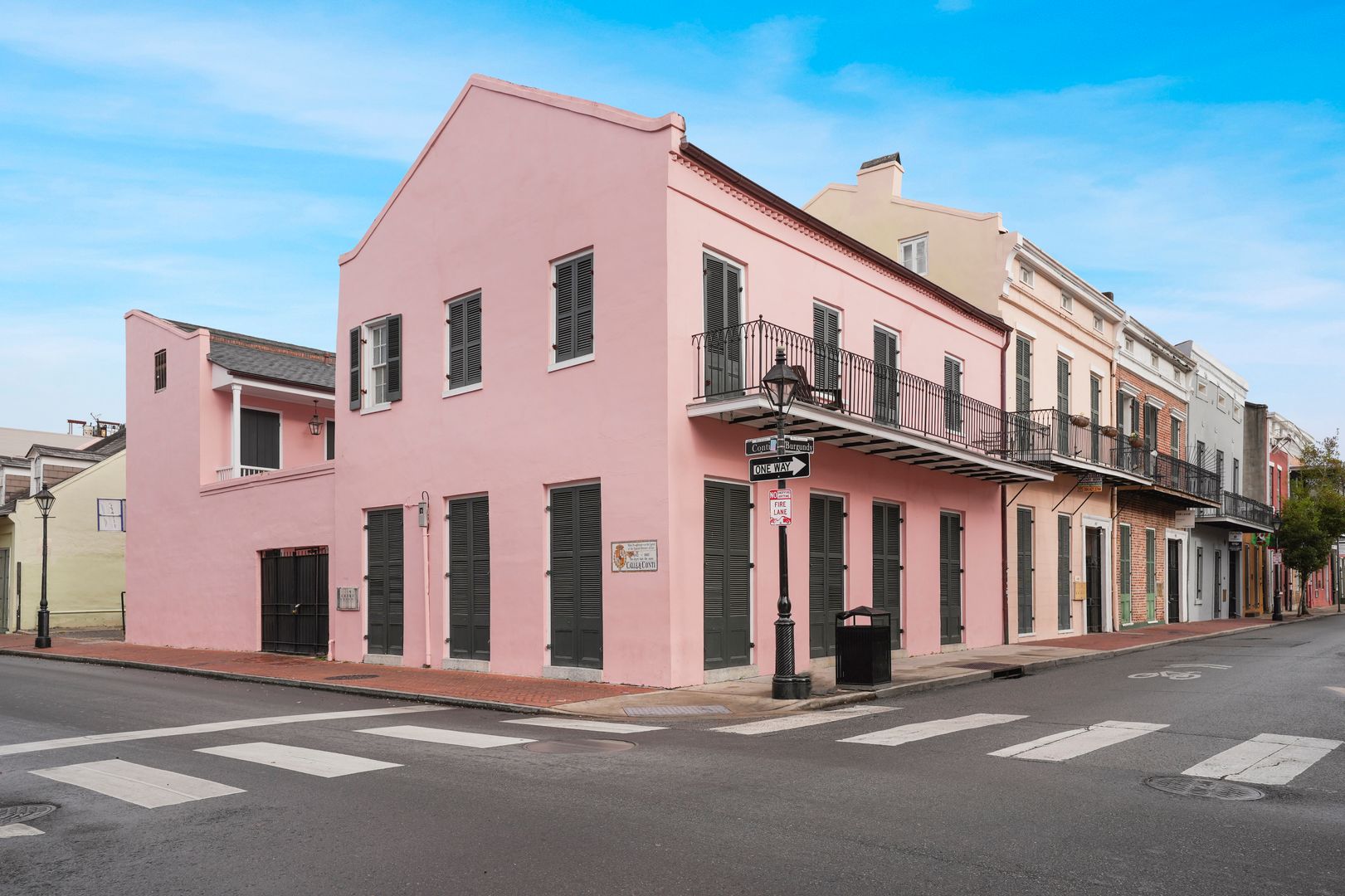 New Orleans Apartment: 401 Burgundy St