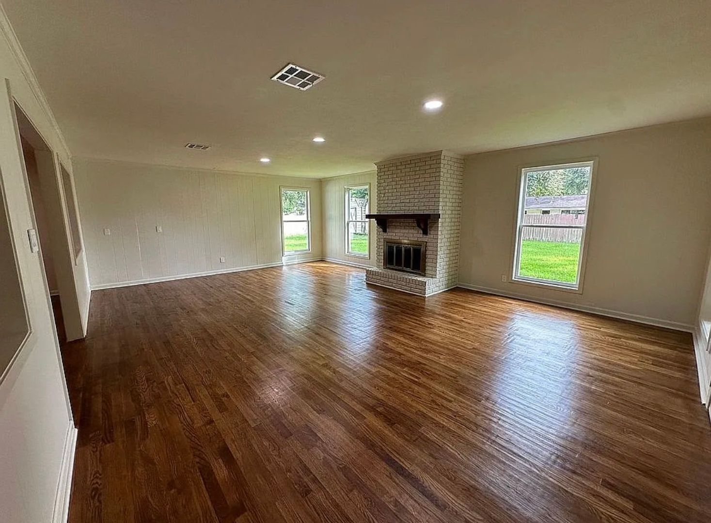 214 Brentwood Blvd 4 of 12