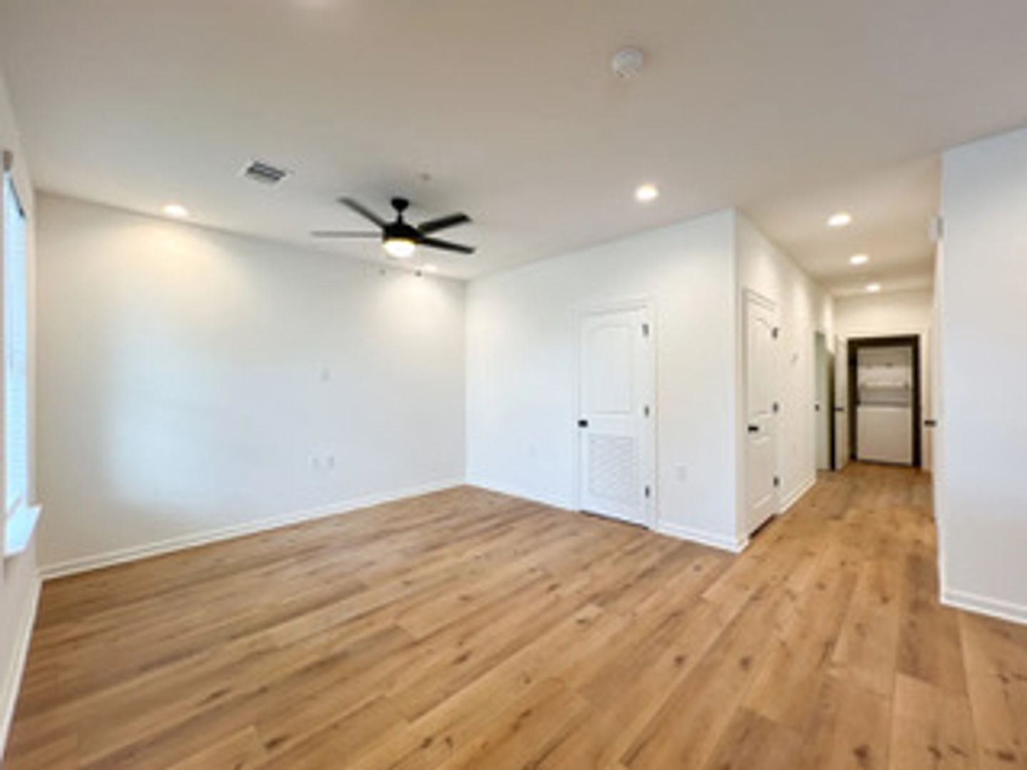 Lafayette Apartment: 917 Lamar Street