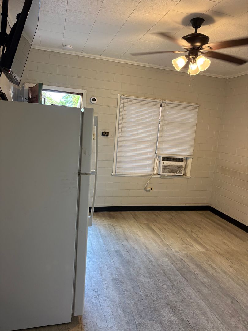 New Iberia Apartment: 218 West St. Peter Street