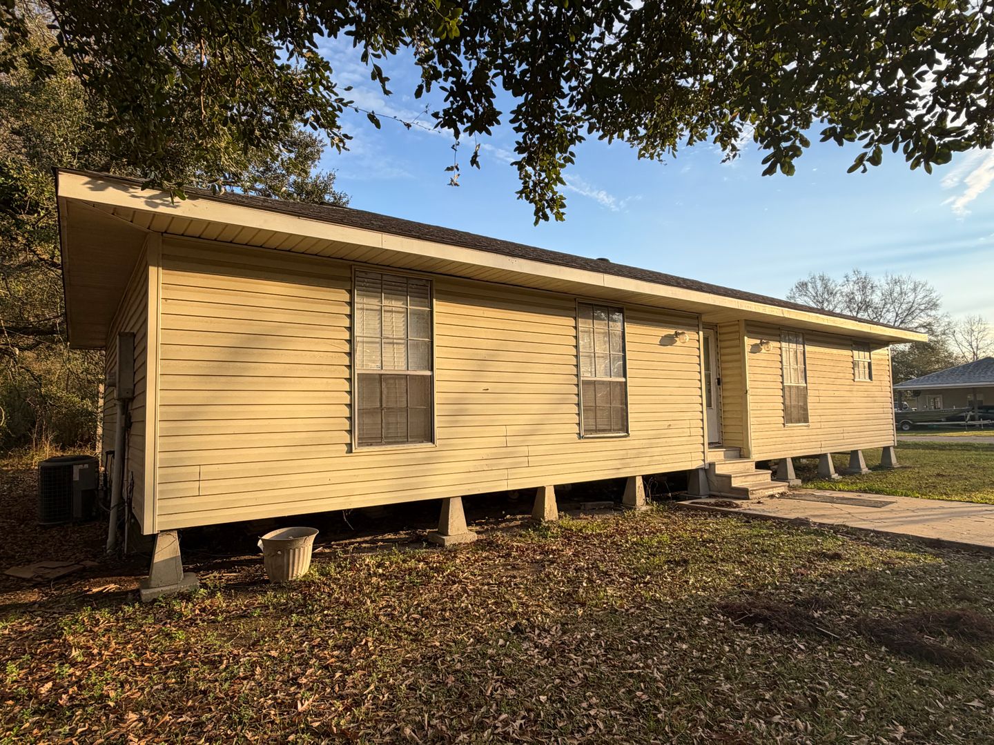 Sunset House: 346 Richard Street