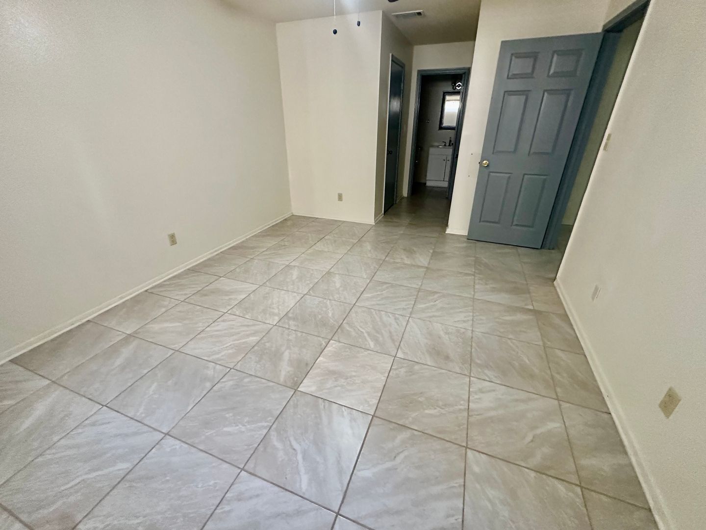 Duson Apartment: 220 Marigny Circle