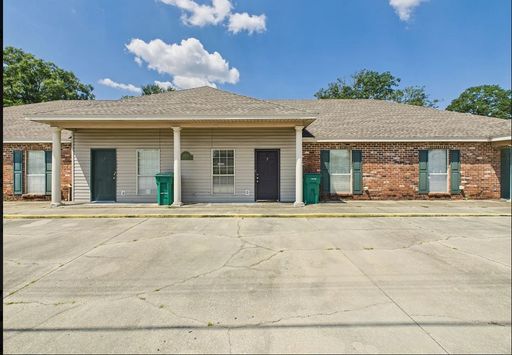 AVAILABLE IN BROUSSARD: 2 BEDROOM, 2 BATHROOM APARTMENT!
