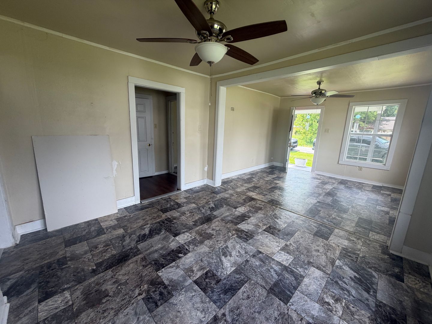 806 W D Street 2 of 8