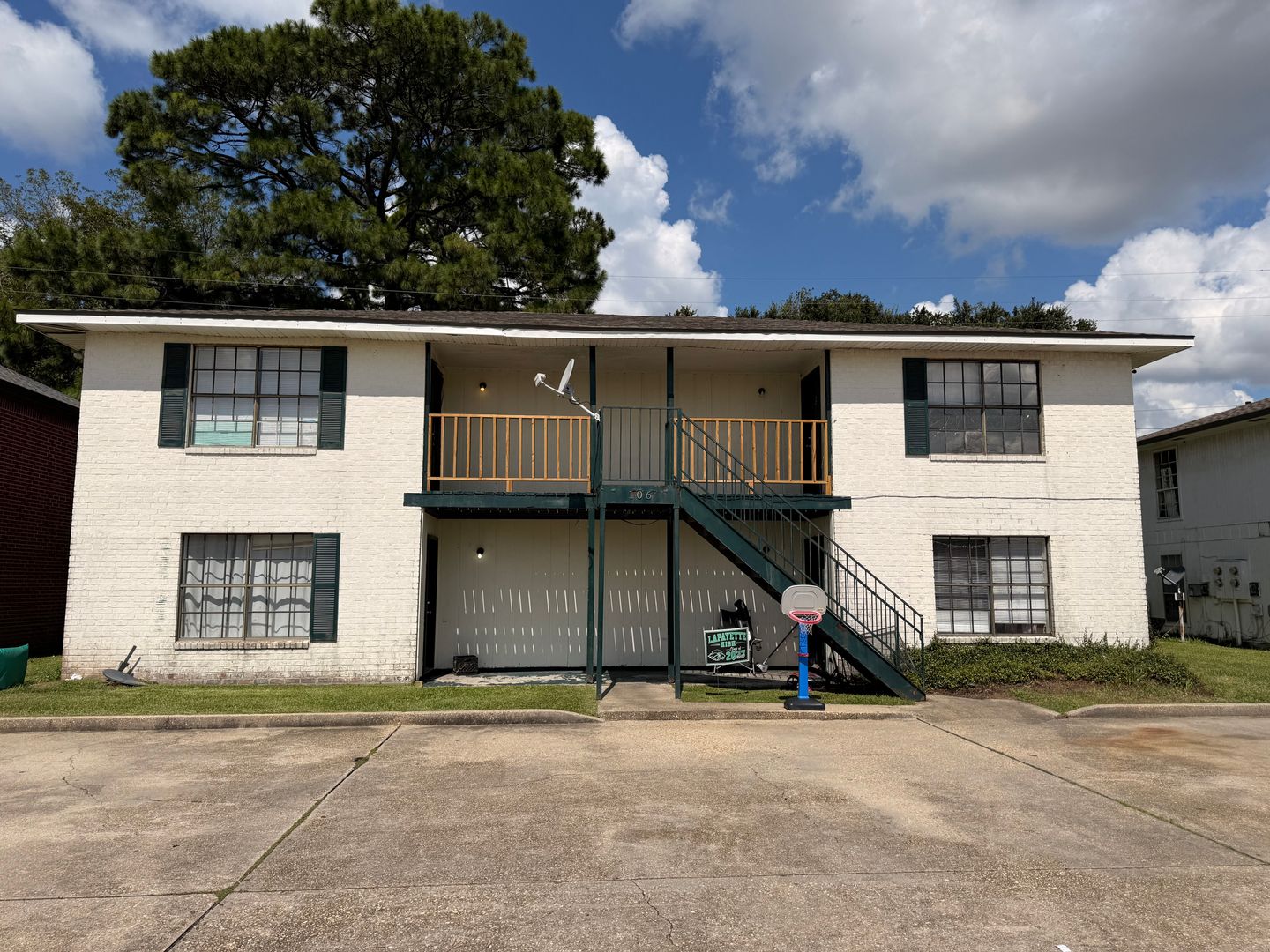 Lafayette Apartment: 106 Vieux Orleans