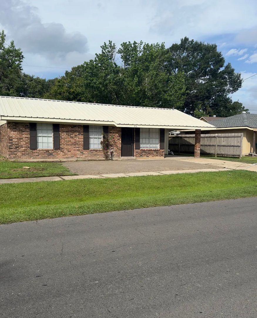 Lafayette House: 214 Guidry Road