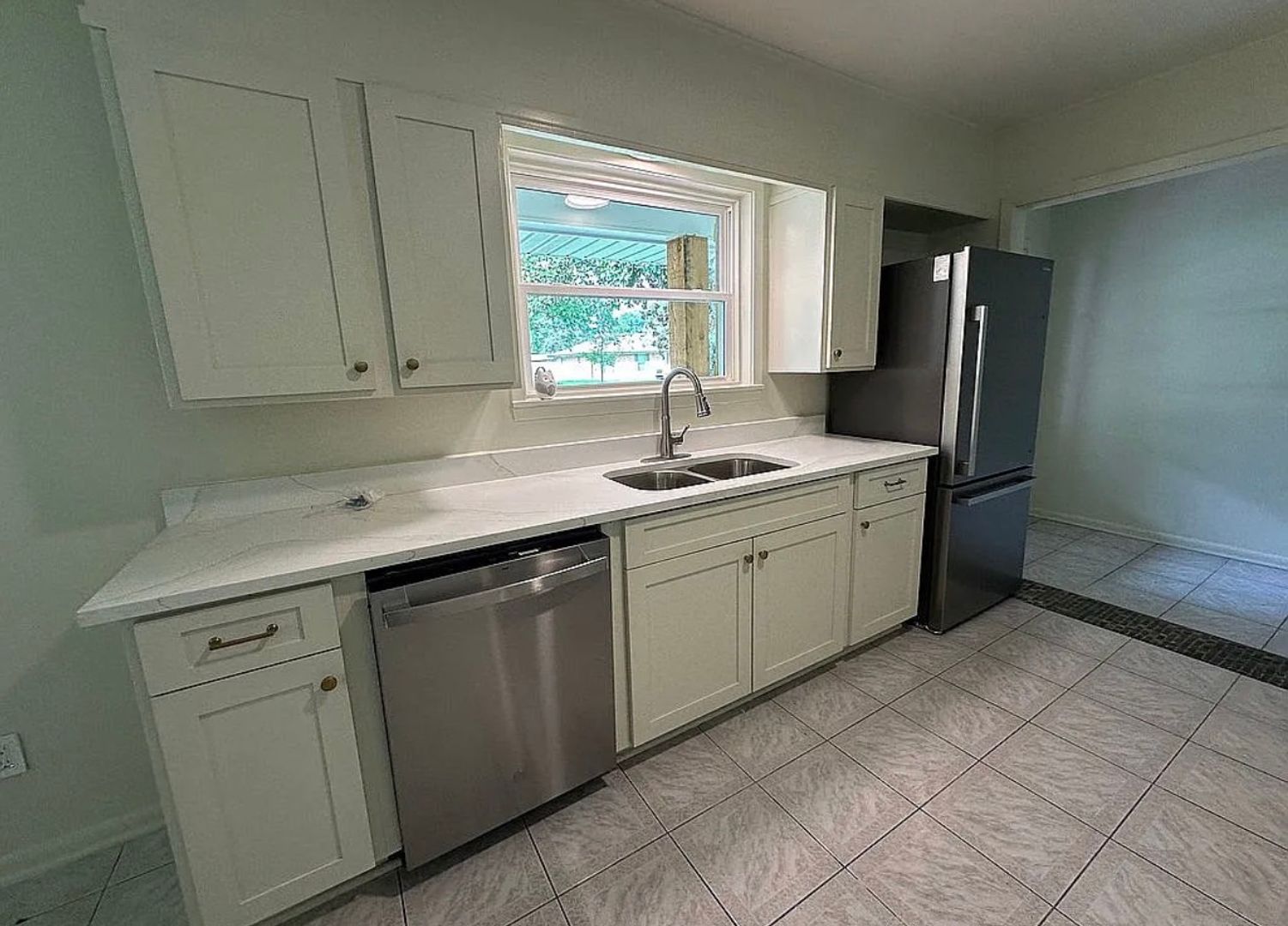 214 Brentwood Blvd 2 of 12