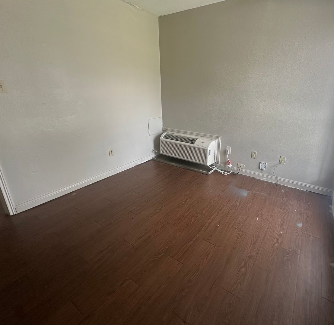 Lafayette Apartment: 210 Rue Royale