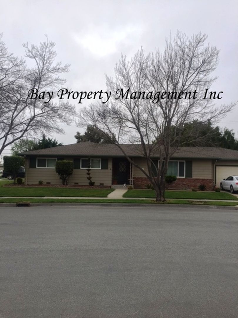 Salinas House: 161 Rio Verde Dr.