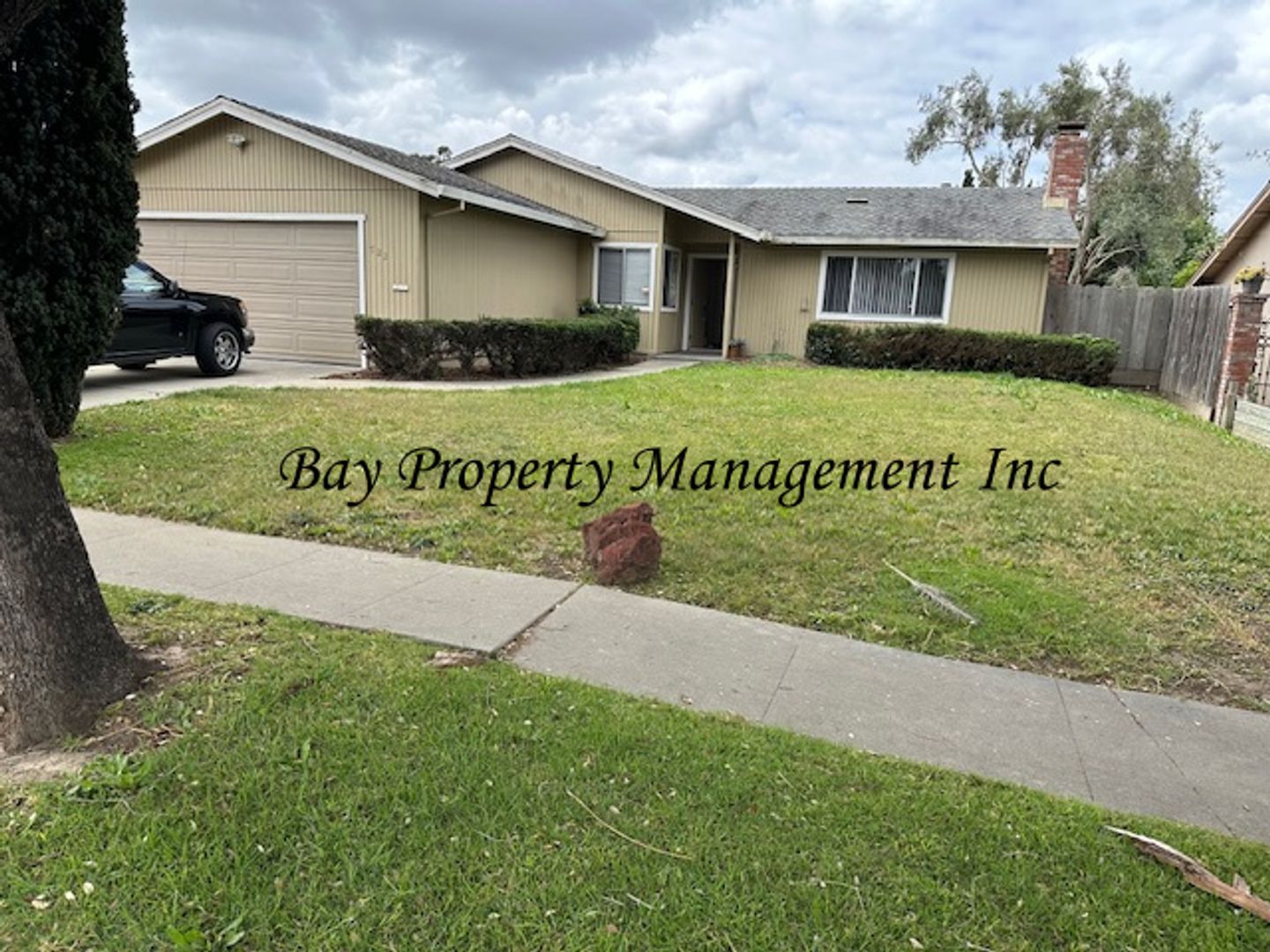 Salinas House: 722 St. Helen Way