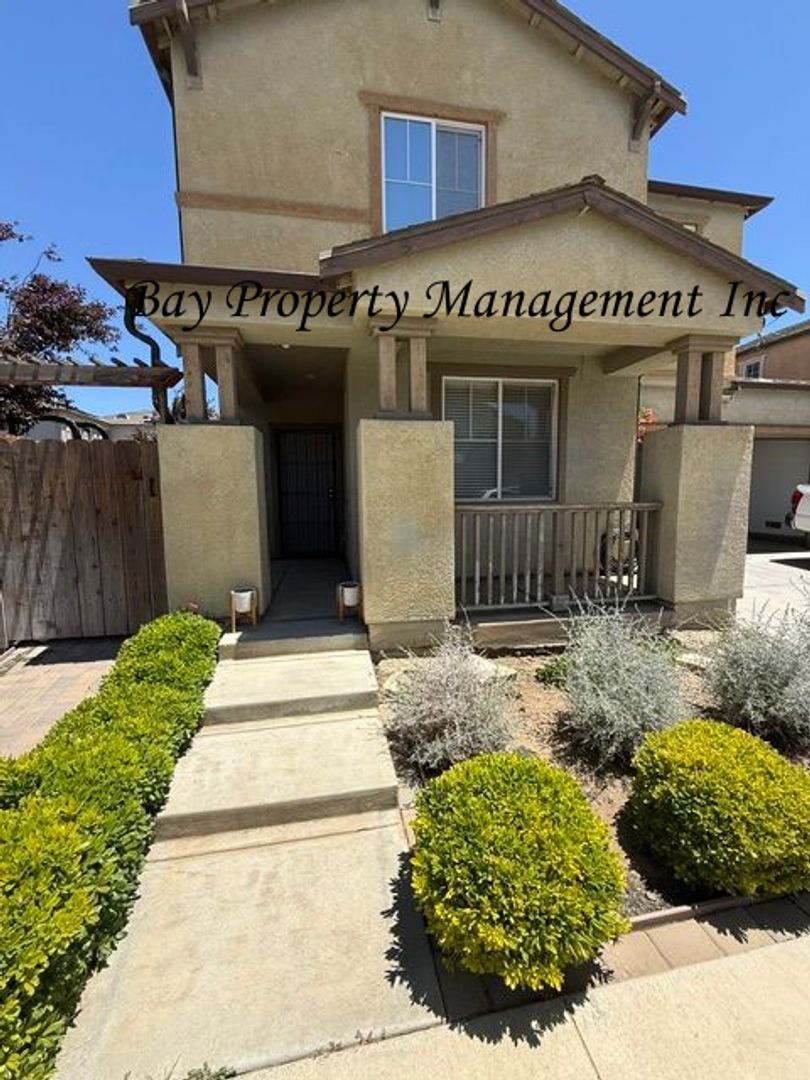 Greenfield House: 380 Barolo Cir.
