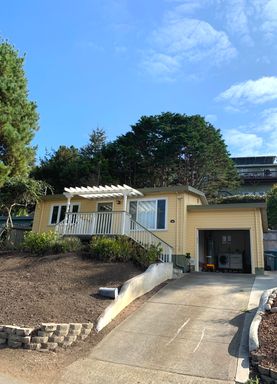 UPDATED 2BR/1.5BA/1GR 1100 sq/ft BRIGHT & SUNNY Desirable Pacifica Home w Patio & Western Views