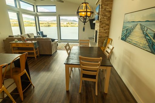 Jones - Fully Furnished Condo on the River Available Mid Sept - Mid May Only
