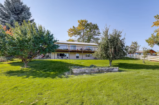 Fully Furnished House located on the Lake Lower unit - Available Sept 8th, 2026- May 31st, 2027