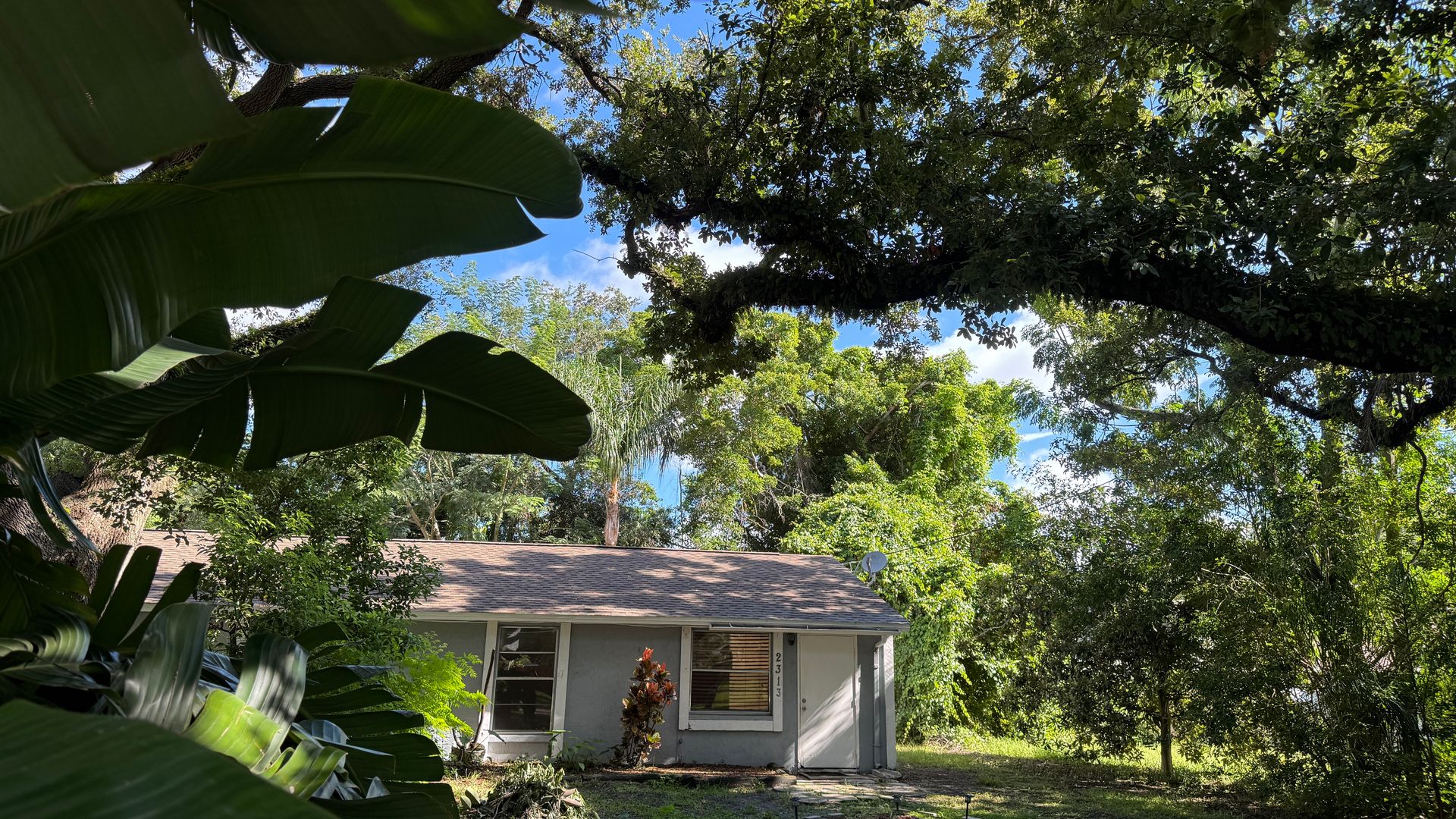 Bradenton House: 2313 52nd Ave E