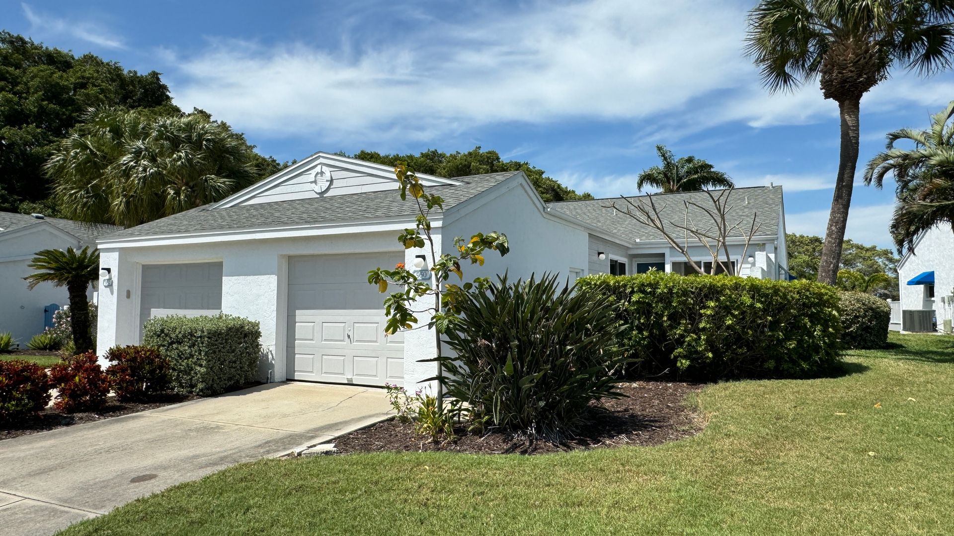 Bradenton House: 950 Waterside Lane