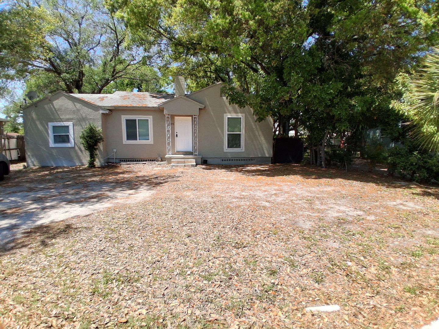 Tampa House: 506 N Macdill ave