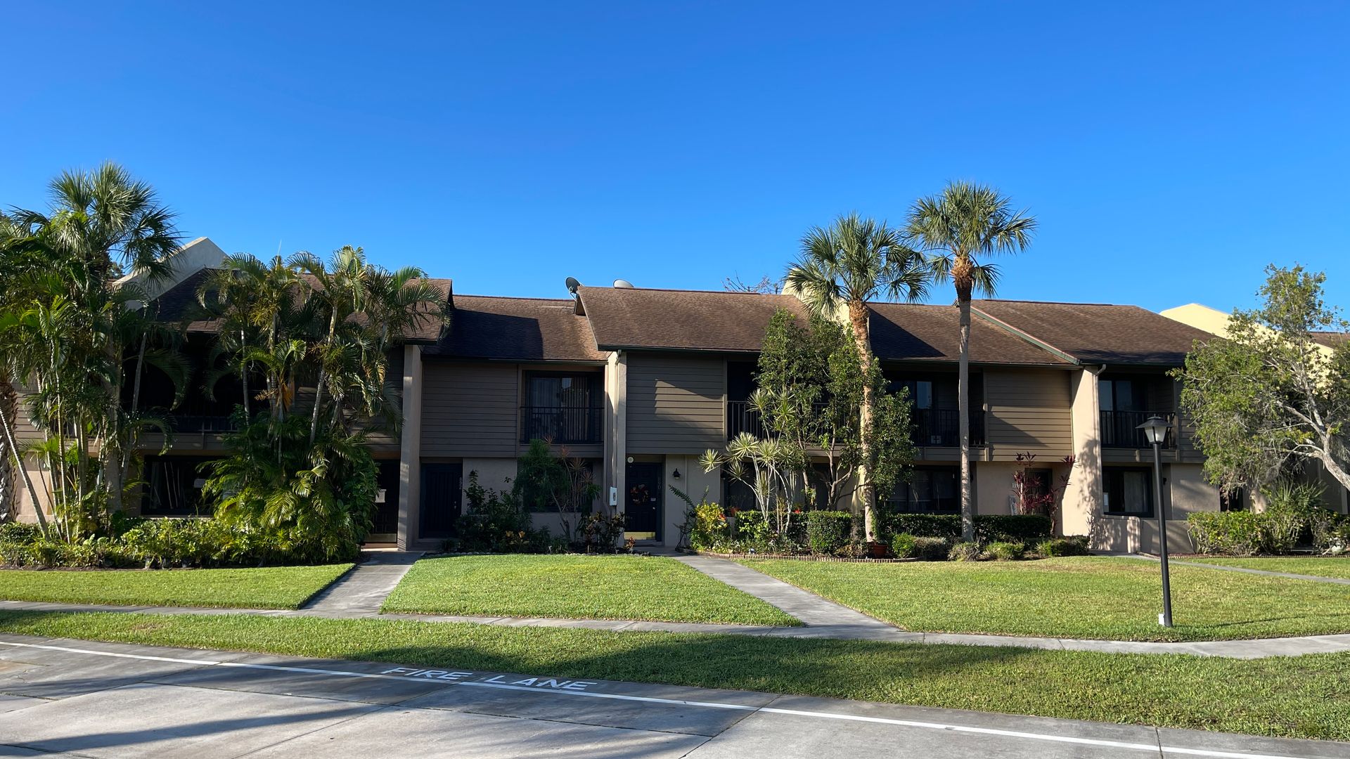 Sarasota Townhome: 892 Sunridge Dr