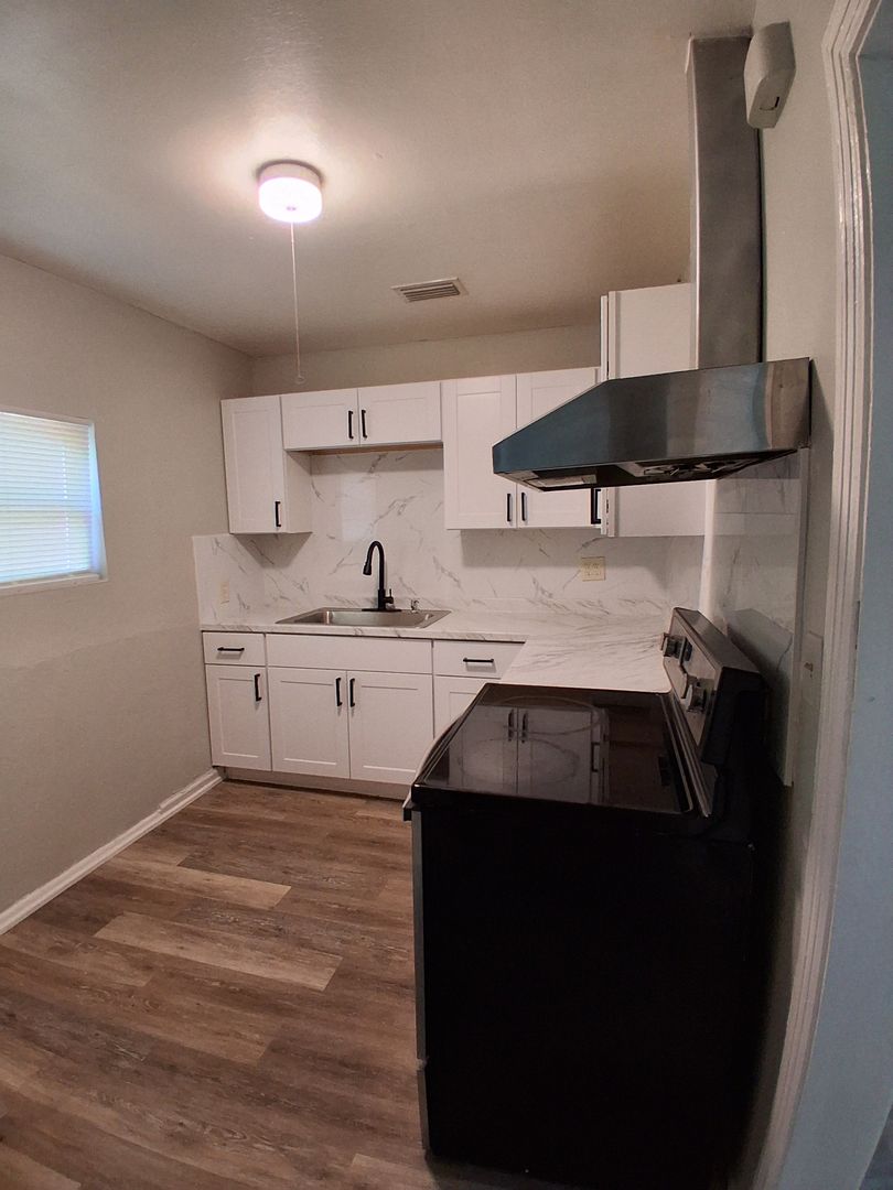 506 n Macdill ave 8 of 12