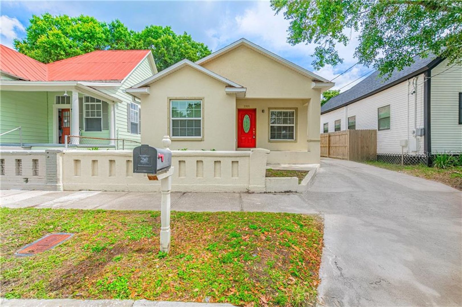 Tampa House: 2321 W Beach St