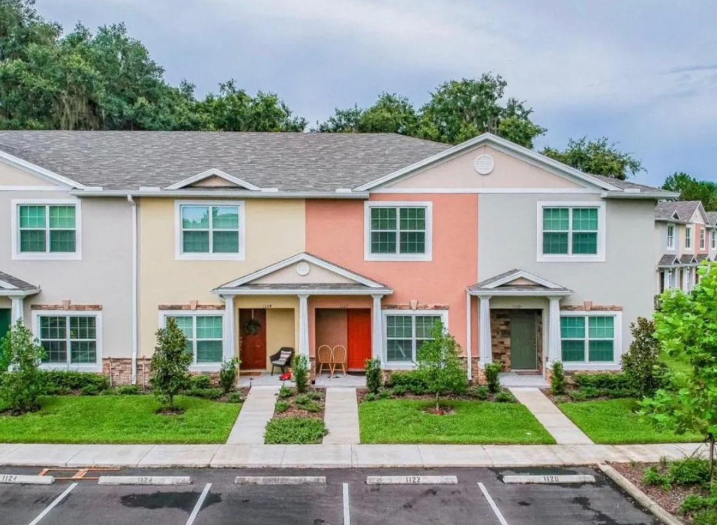 Zephyrhills Apartment: 1122 Hillhurst Drive