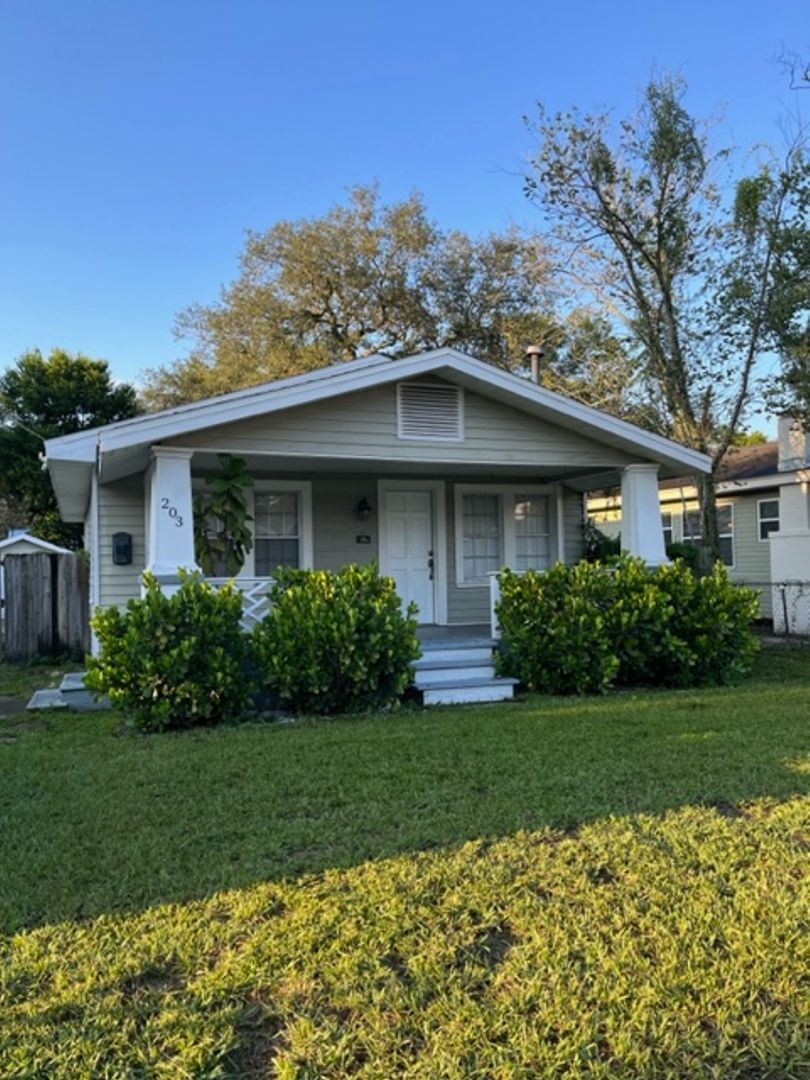 Tampa House: 203 W Haya St