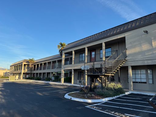 Conveniently Located Office Space in Redding's Hilltop Commercial District – photo 1