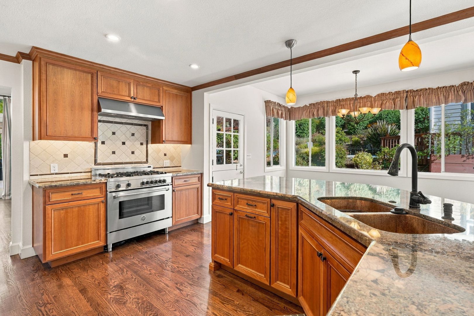 San Rafael House: 25 Biscayne Ct