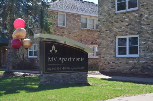 2 Months Free on a 18 Month Lease! Newly Remodeled 2 Bedroom Apartment in High Demand Moundsview School District! – photo 1