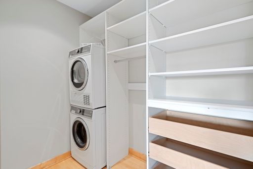Sleek And Stylish! Walk-Ins Welcome! – photo 1
