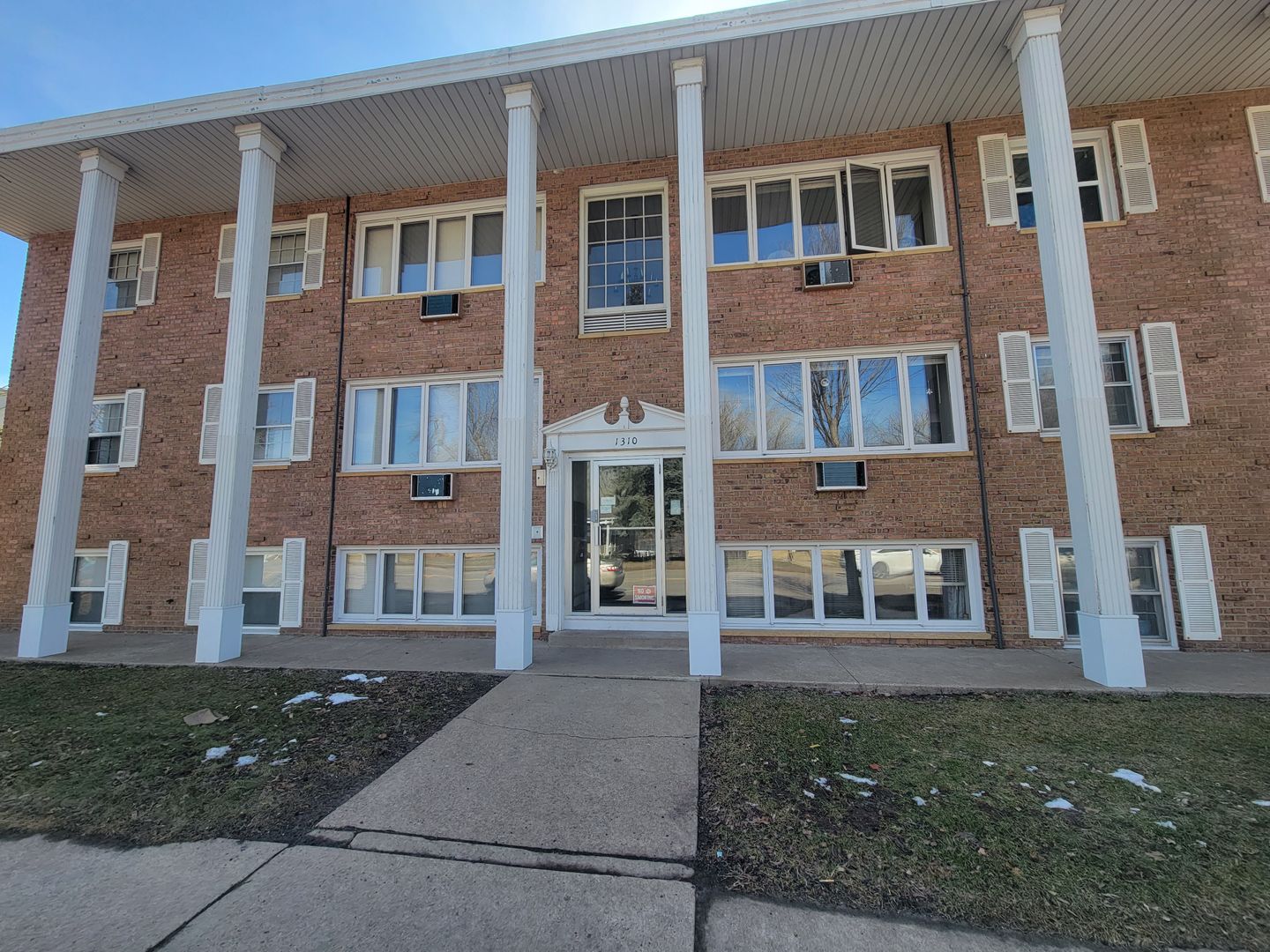 St Paul Apartment: 1310 E. Maryland Ave