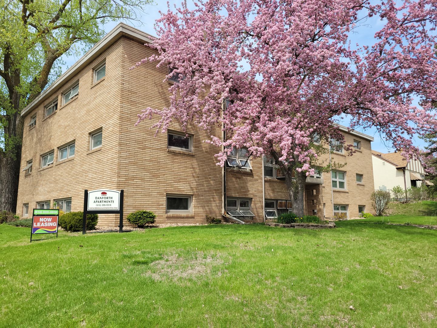 St. Paul Apartment: 1207 Danforth Street