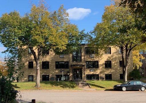 1 Bedroom with Beautiful Wood Floors Right Next to Swede Hollow Park – photo 1