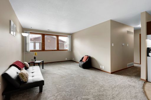 Beautiful and Spacious 2 bed close to Campus! – photo 1