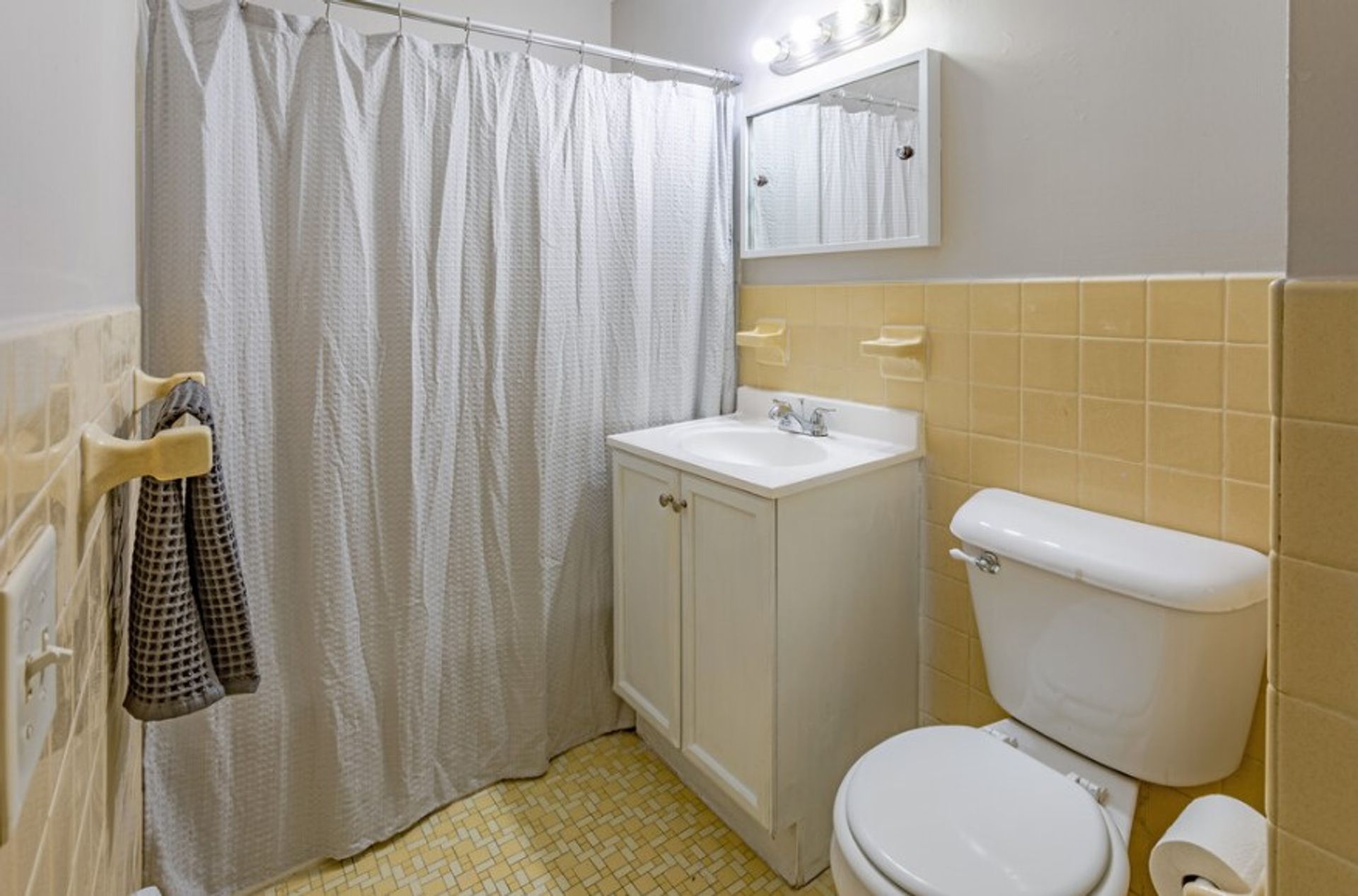 McCarrons Apartments 6 of 12