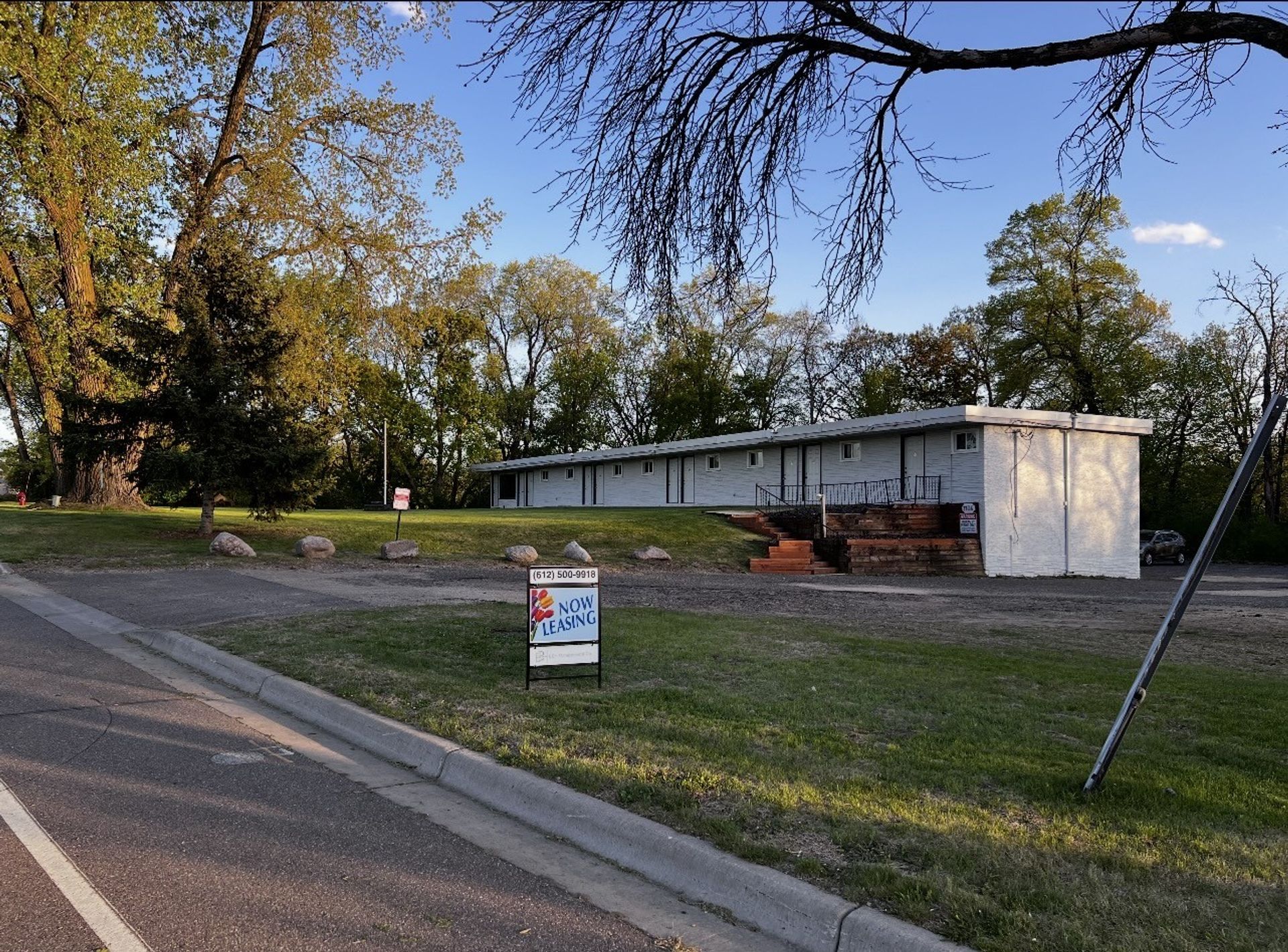 Coon Rapids Apartment: 1104 100th Ave