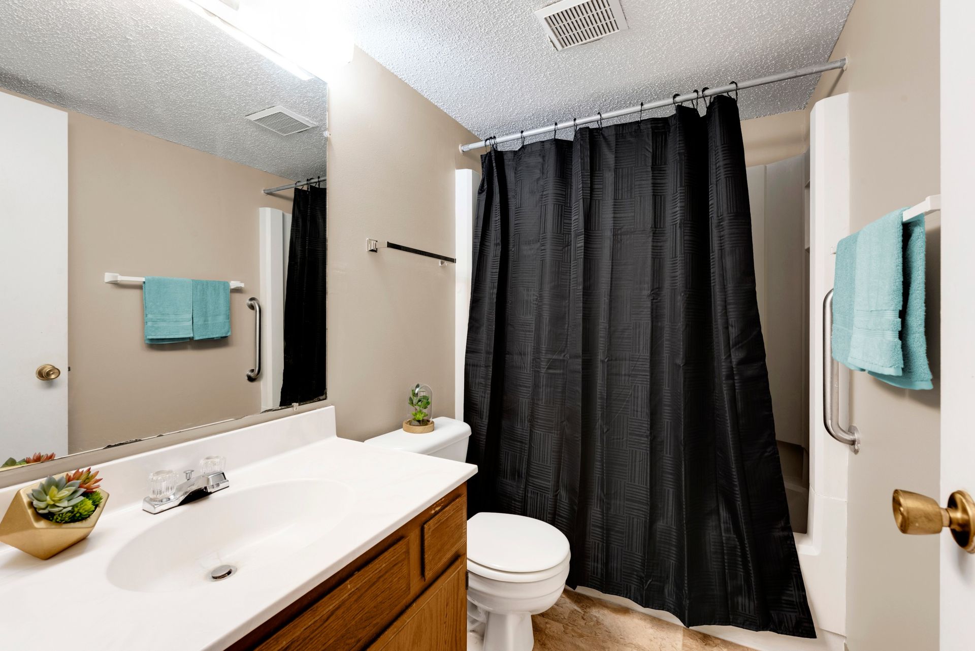 Oakwood Apartments 9 of 12